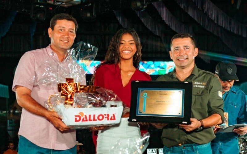Arraiá do Lageado 2025: Prefeito Ricardo Garcia e Vice Cráides Teodoro homenageiam destaques do ano