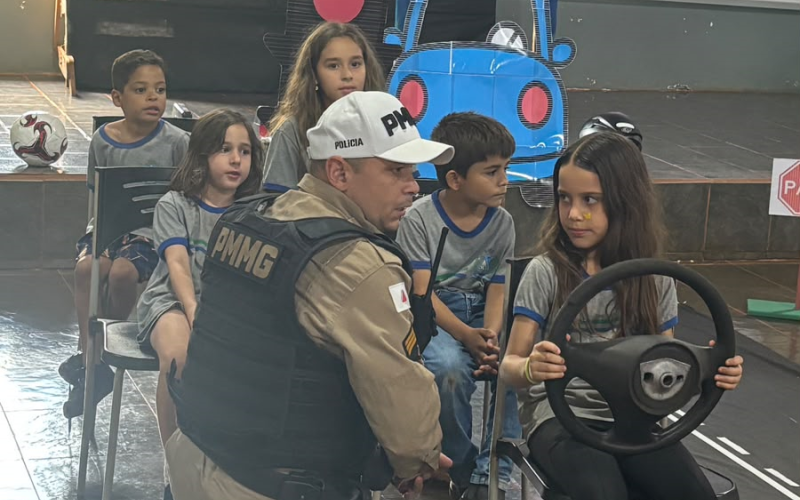 Alunos da Escola Municipal Alonso de Moraes  Andrade da Vila Coqueiro participam de palestra sobre segurança no trânsito