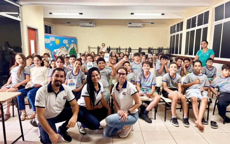 Alunos do 4º e 5º ano da Escola Gil Brasileiro da Silva recebem visita do PROCON Mirim