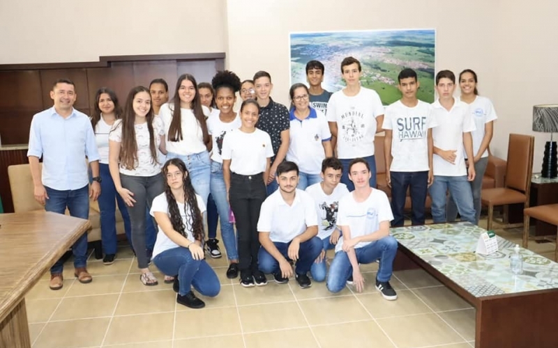 Prefeito recebe primeira turma da guarda Mirim