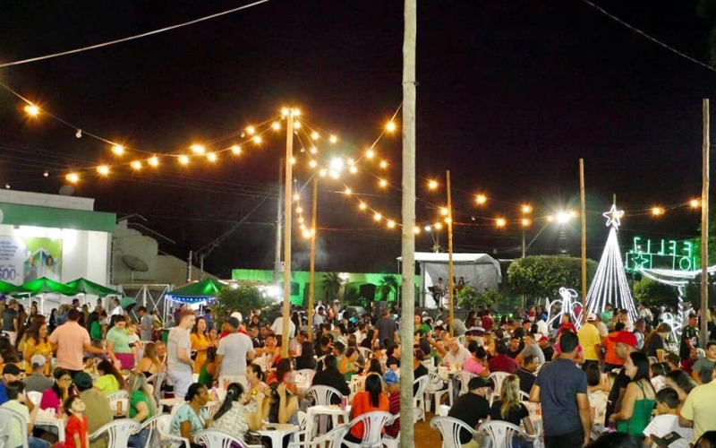 A Edição de Natal da Feira do Lageado realizada nesta sábado, dia 17 de dezembro, na Praça da Matriz, foi um sucesso