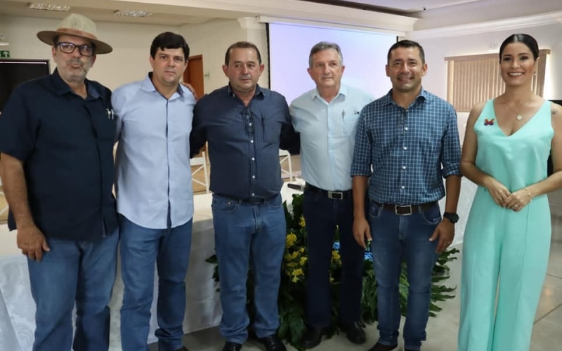 O prefeito Ricardo Garcia, o presidente da Câmara Municipal, se reuniram com diretor-geral do Departamento