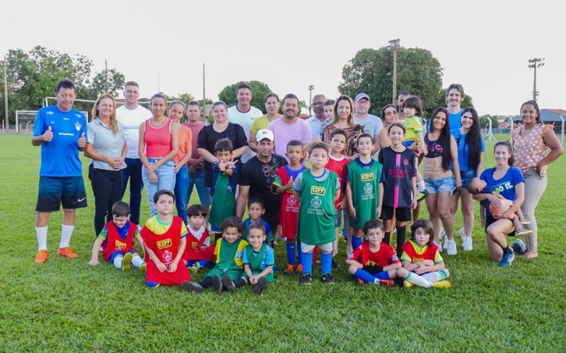 Nesta quarta-feira, dia 29 de março, foi dia de se reunir com os pais dos alunos da escolinha de futebol do município na