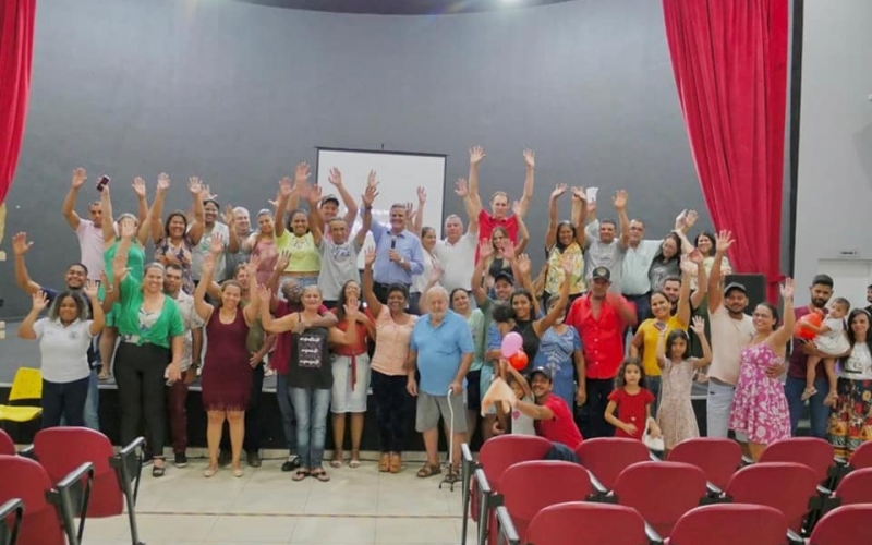 Noivos participam de palestra sobre família, união e cumplicidade como preparação para o Casamento Comunitário