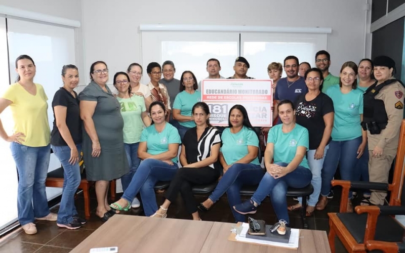 Ocorreu uma reunião com representantes das instituições de ensino do município com finalidade de criar a Rede de Escolas