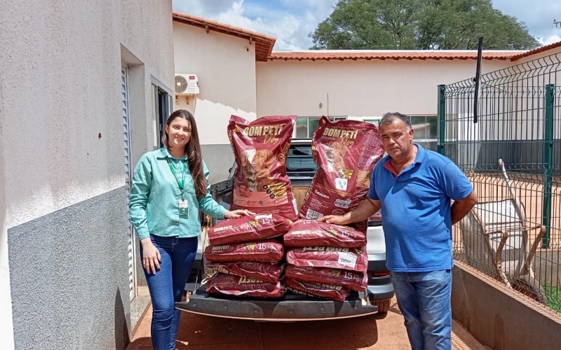 A Usina Cerradão doou ao Centro de Reabilitação e Cuidados Animais a quantia de 10 sacos de rações, totalizando 150 quil