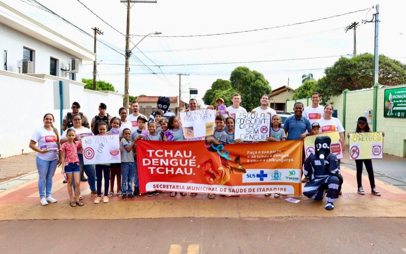  Agentes de endemias de Itapagipe e alunos da Escola Municipal Pedro Gonçalves Ferreira, realizaram uma blitz educativa 