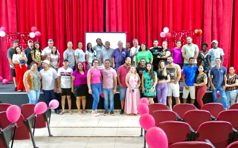 Noivos participam de palestra em preparação para o Casamento Comunitário